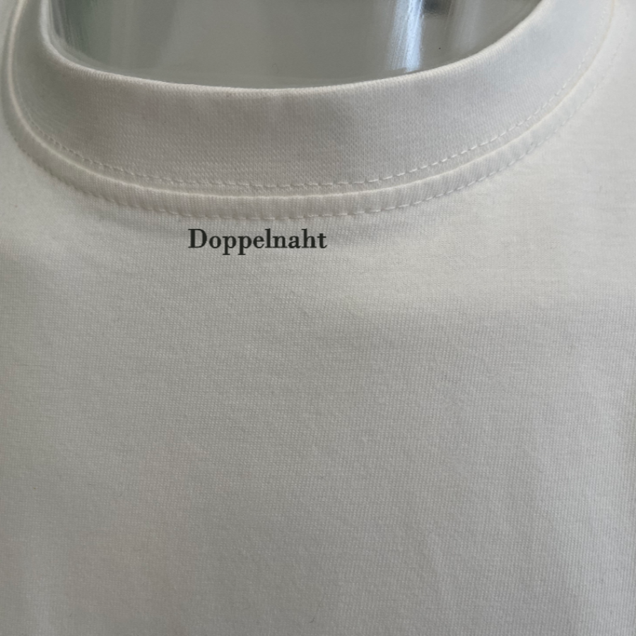 Weisses T-Shirt Kragen